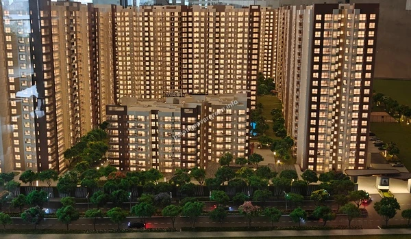Front perspective of the Prestige Evergreen miniature model highlighting the scale of the residential community and perimeter greenery