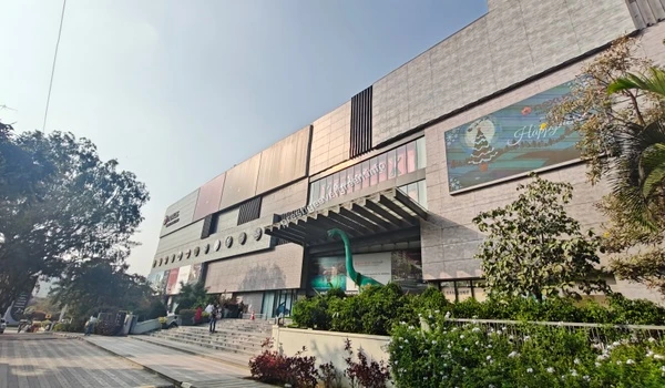 The wide front plaza of Nexus Shantiniketan, a premier lifestyle and shopping destination situated a short drive from Prestige Evergreen.