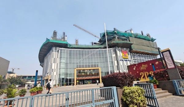 The main entrance area of Phoenix Marketcity, a massive retail and entertainment destination easily accessible from the Prestige Evergreen project.