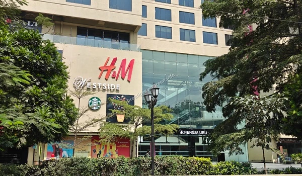 A clear view of the VR Bengaluru shopping center facade, adding to the rich social infrastructure surrounding the Prestige Evergreen project.