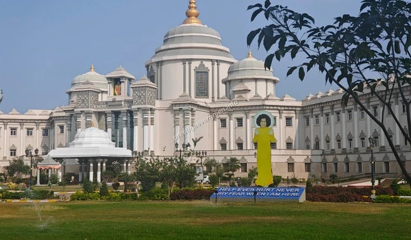 Sri Sathya Sai Super Speciality Hospital located approximately 6 km from Prestige Evergreen