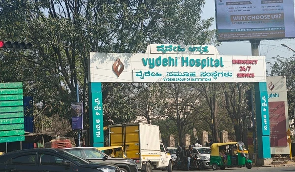 Exterior view of Vydehi Hospital located approximately 7 km from Prestige Evergreen